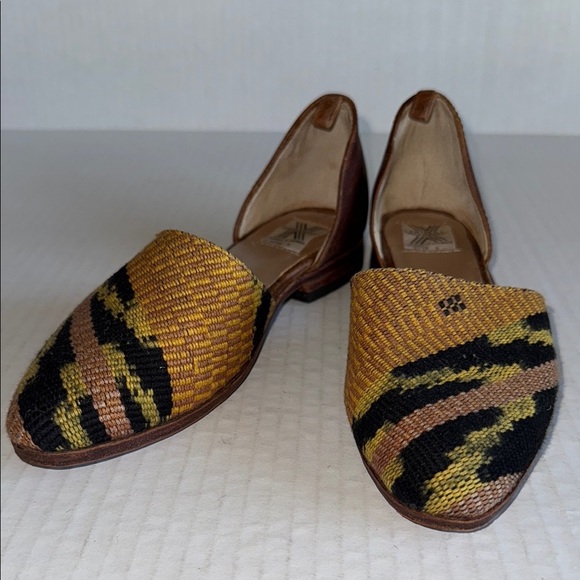 Uxibal Handmade Woven Tribal Print Leather Open Side Flats - Picture 1 of 8